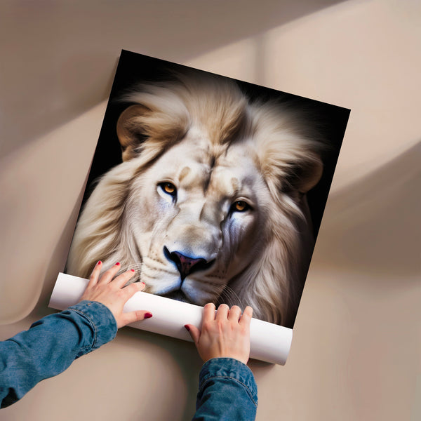 Lion blanc crème, crinière épaisse, regard frontal — Poster HP mat