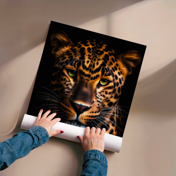 Portrait de léopard noir et or aux yeux jaunes — Poster HP mat