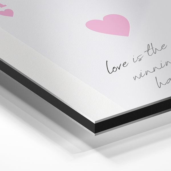 Carte à cœur rose et texte « love is the winning hand » — Aluminium Dibond relief 3D
