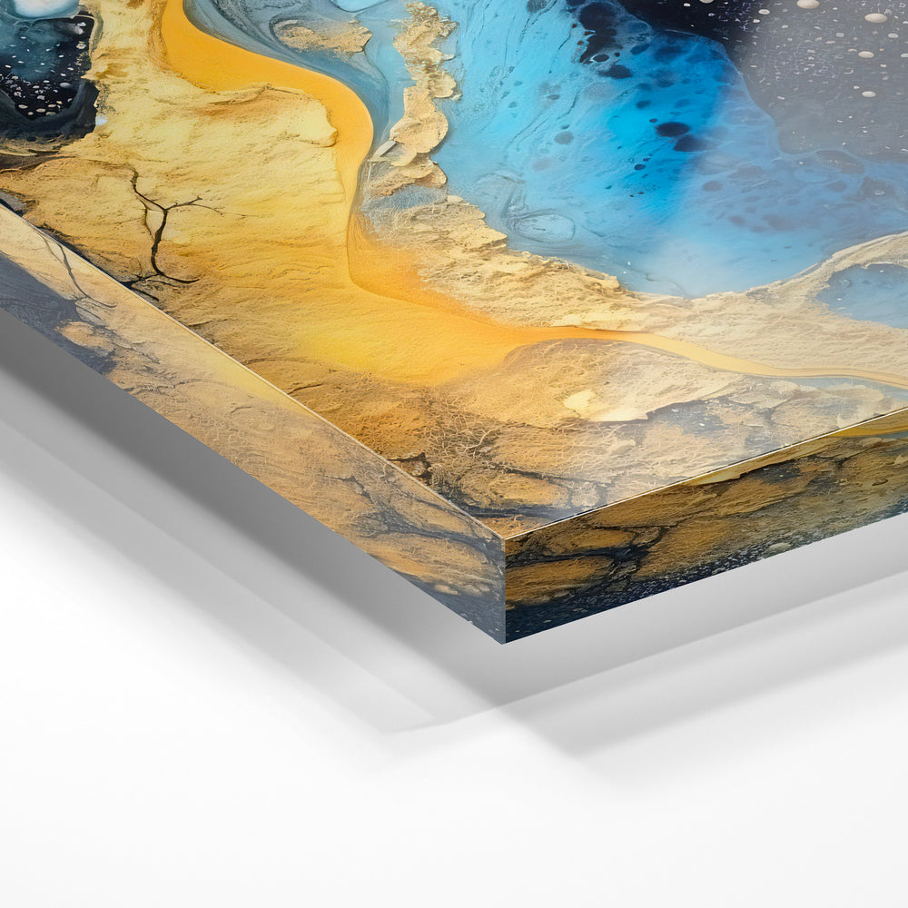 Gros plan de la matière : le tirage sous verre acrylique, tranche transparente visible.