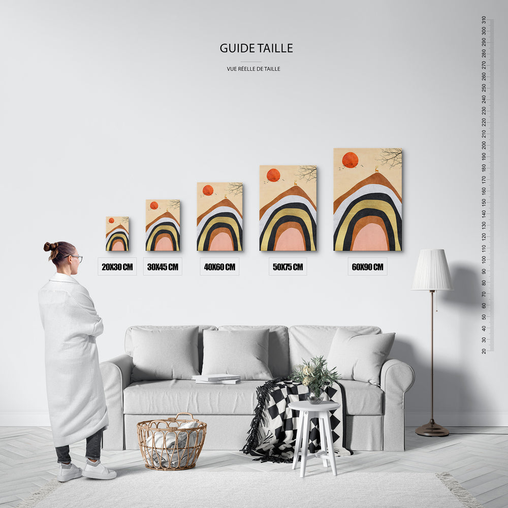 Guide des tailles : le tirage présenté dans ses 5 formats de vente, à l'échelle réelle sur un mur de salon, avec une règle en centimètres.