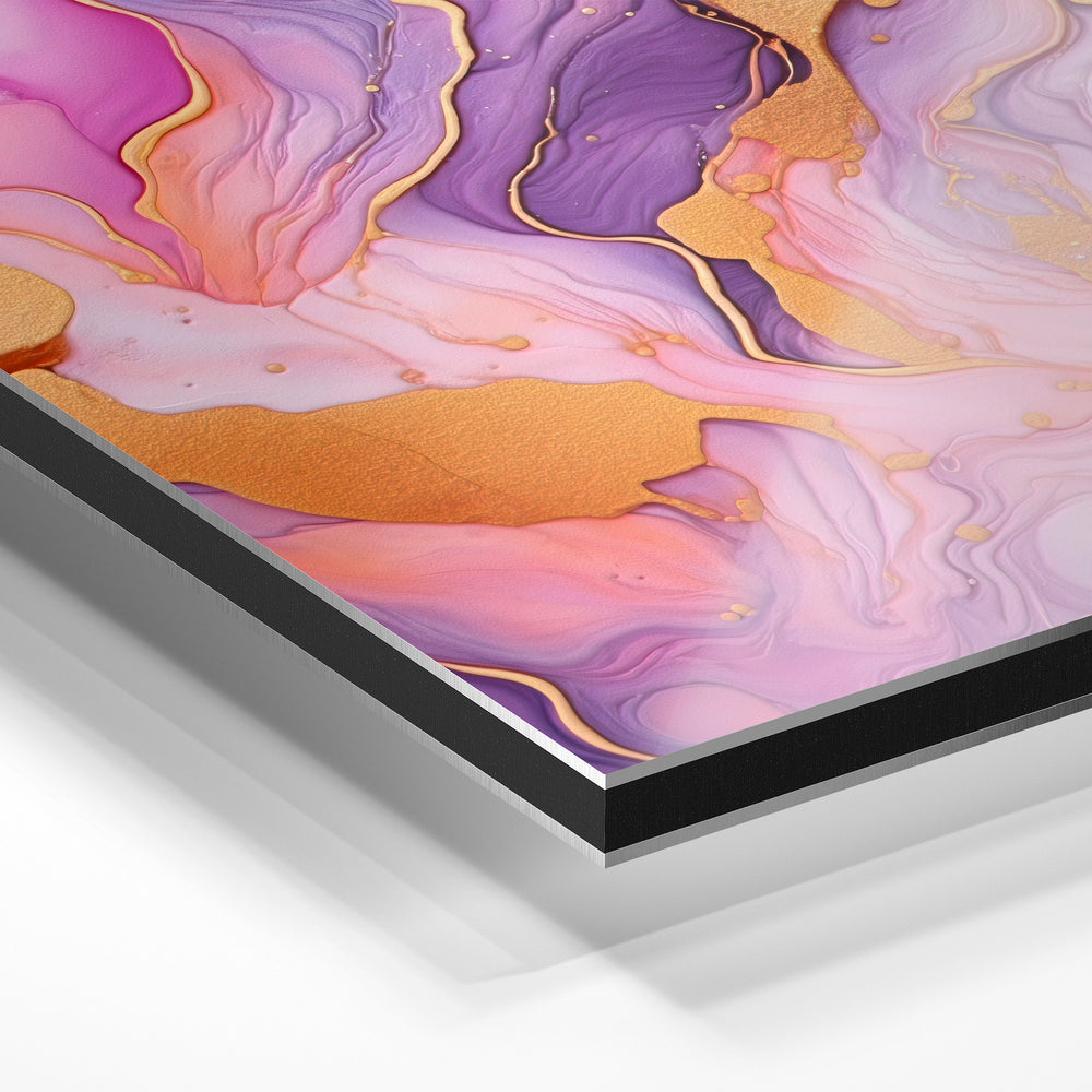 Gros plan du relief : la surépaisseur d'encre en lumière rasante sur aluminium Dibond.