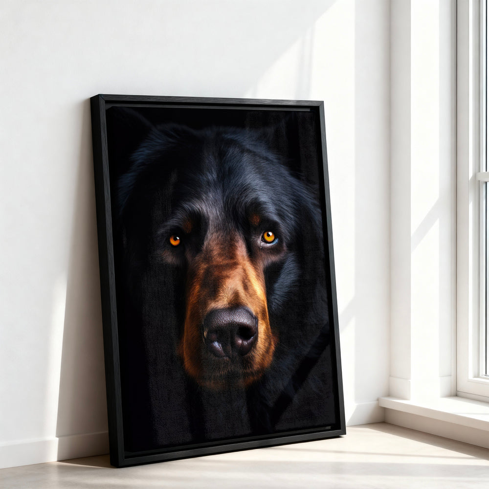 Le tableau accroché en situation dans un intérieur meublé.