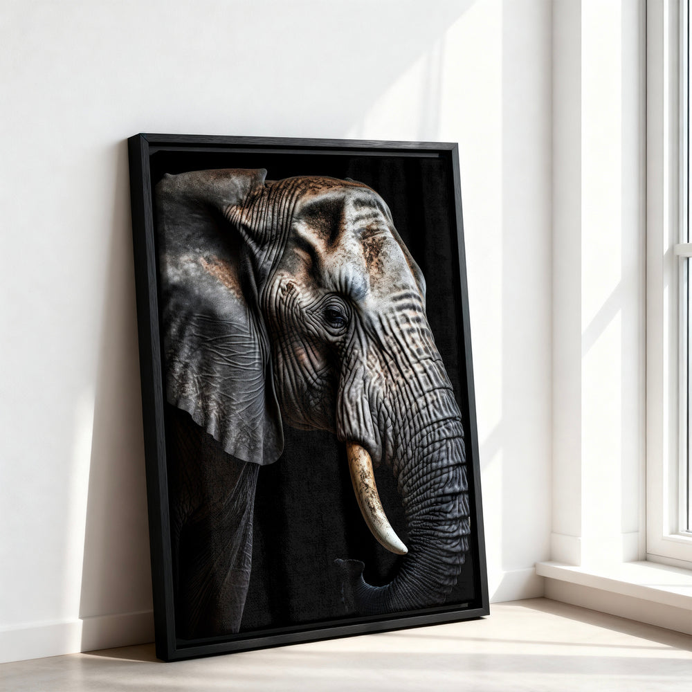 Le tableau accroché en situation dans un intérieur meublé.