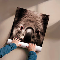 L'impression présentée en poster, sans encadrement, sur un mur neutre.