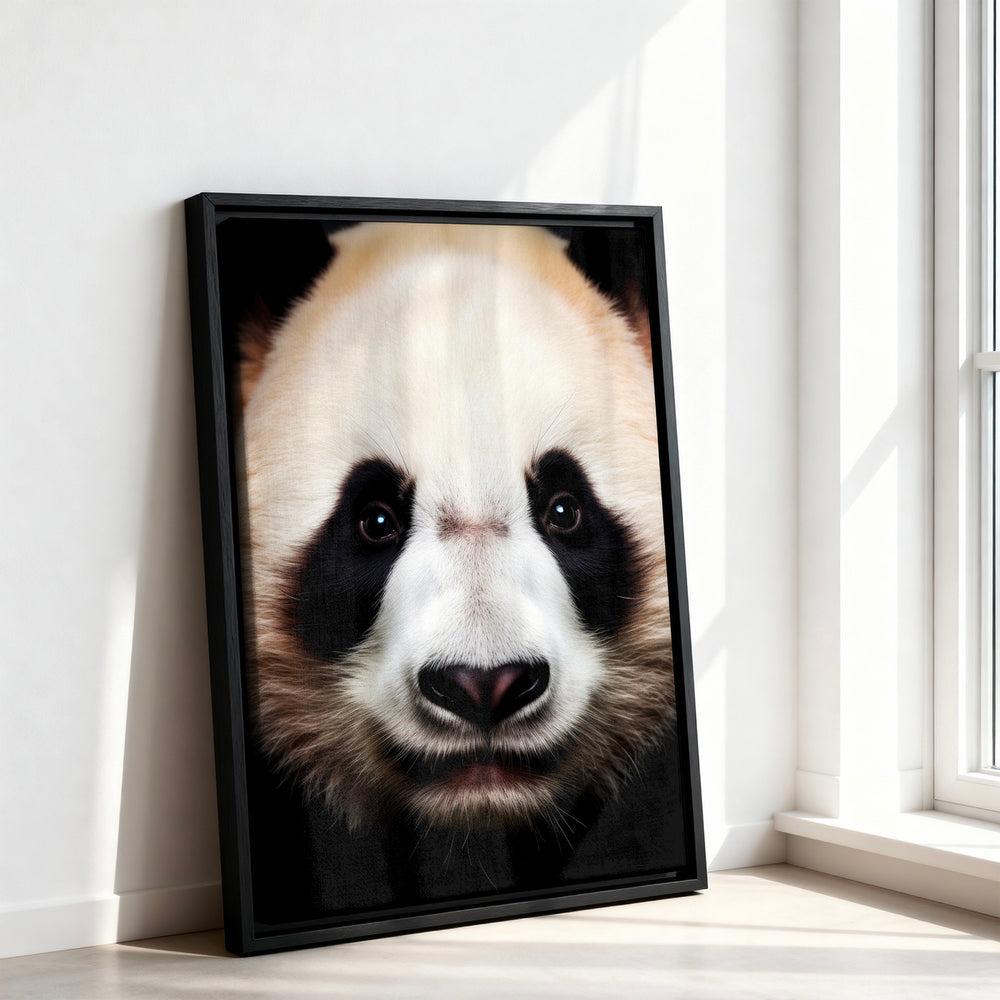 Le tableau accroché en situation dans un intérieur meublé.