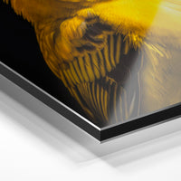 Gros plan du relief : la surépaisseur d'encre en lumière rasante sur aluminium Dibond.