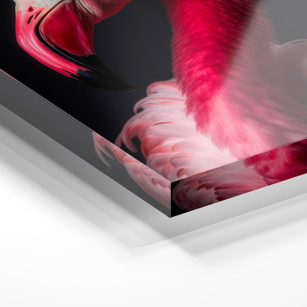 Gros plan de la matière : le tirage sous verre acrylique, tranche transparente visible.