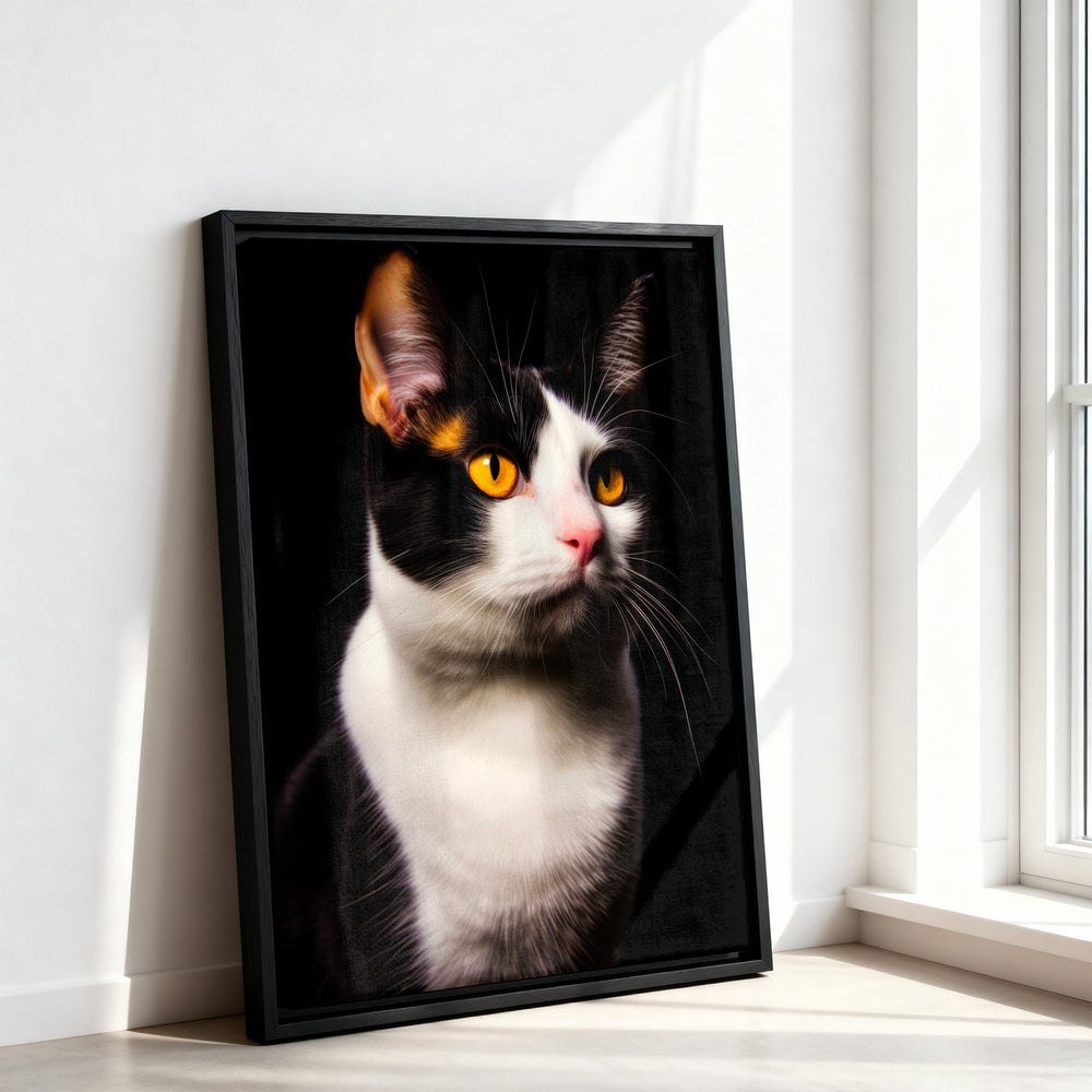 Le tableau accroché en situation dans un intérieur meublé.