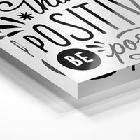 Gros plan de la matière : le tirage sous verre acrylique, tranche transparente visible.
