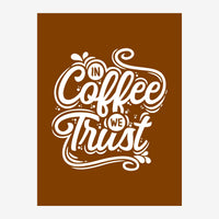 Affiche avec lettres blanches élégantes formant le texte « In Coffee We Trust » sur fond terracotta, décorée de motifs.