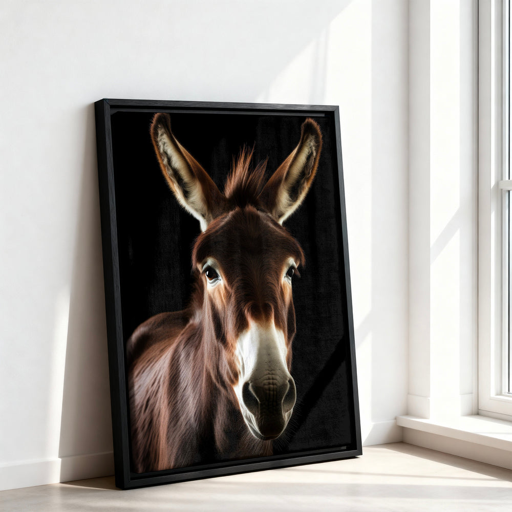 Le tableau accroché en situation dans un intérieur meublé.