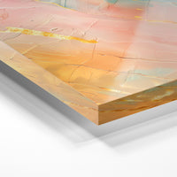 Gros plan de la matière : le tirage sous verre acrylique, tranche transparente visible.