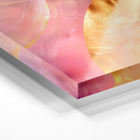 Gros plan de la matière : le tirage sous verre acrylique, tranche transparente visible.