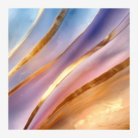 Composition abstraite aux bandes géométriques diagonales en rose poudré, bleu ciel et or, avec textures dorées brillantes.