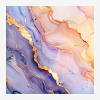 Composition abstraite aux tons de rose poudré, violet et beige clair, traversée de veines dorées formant des motifs fluides.