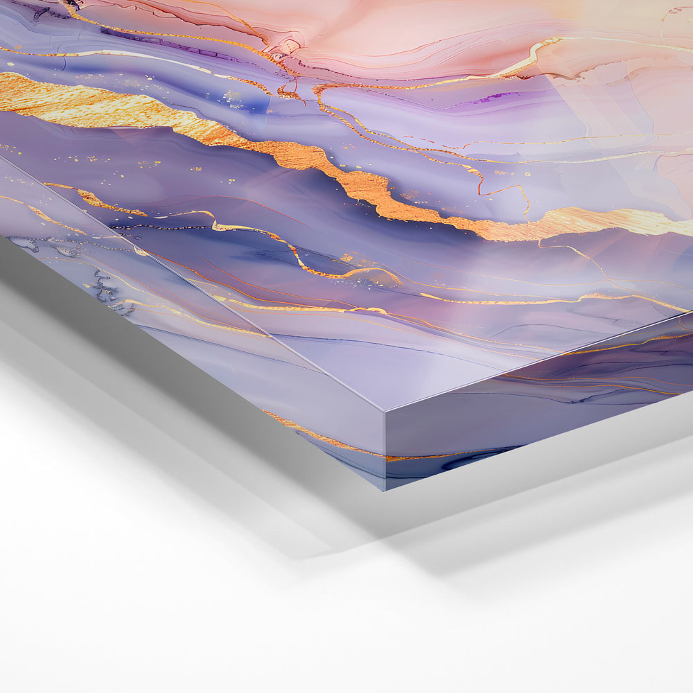 Gros plan de la matière : le tirage sous verre acrylique, tranche transparente visible.
