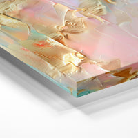 Gros plan de la matière : le tirage sous verre acrylique, tranche transparente visible.