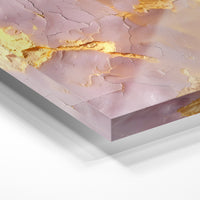 Gros plan de la matière : le tirage sous verre acrylique, tranche transparente visible.