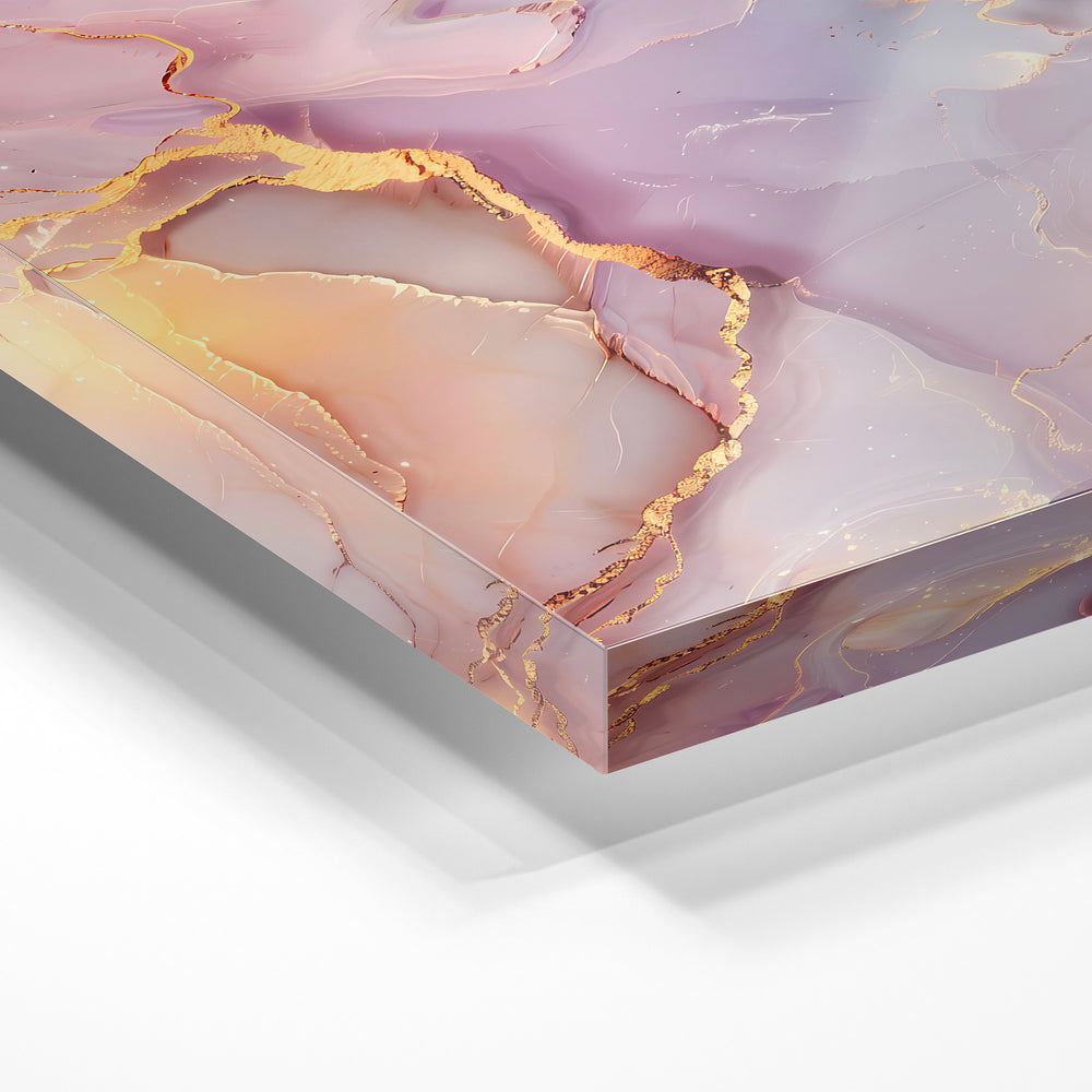 Gros plan de la matière : le tirage sous verre acrylique, tranche transparente visible.