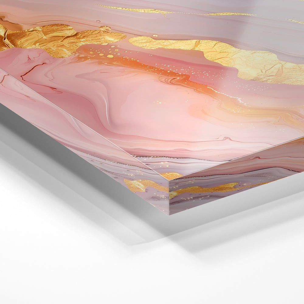 Gros plan de la matière : le tirage sous verre acrylique, tranche transparente visible.