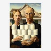 Deux personnages aux visages expressifs tenant des rouleaux de papier toilette devant une maison blanche avec toit pointu.