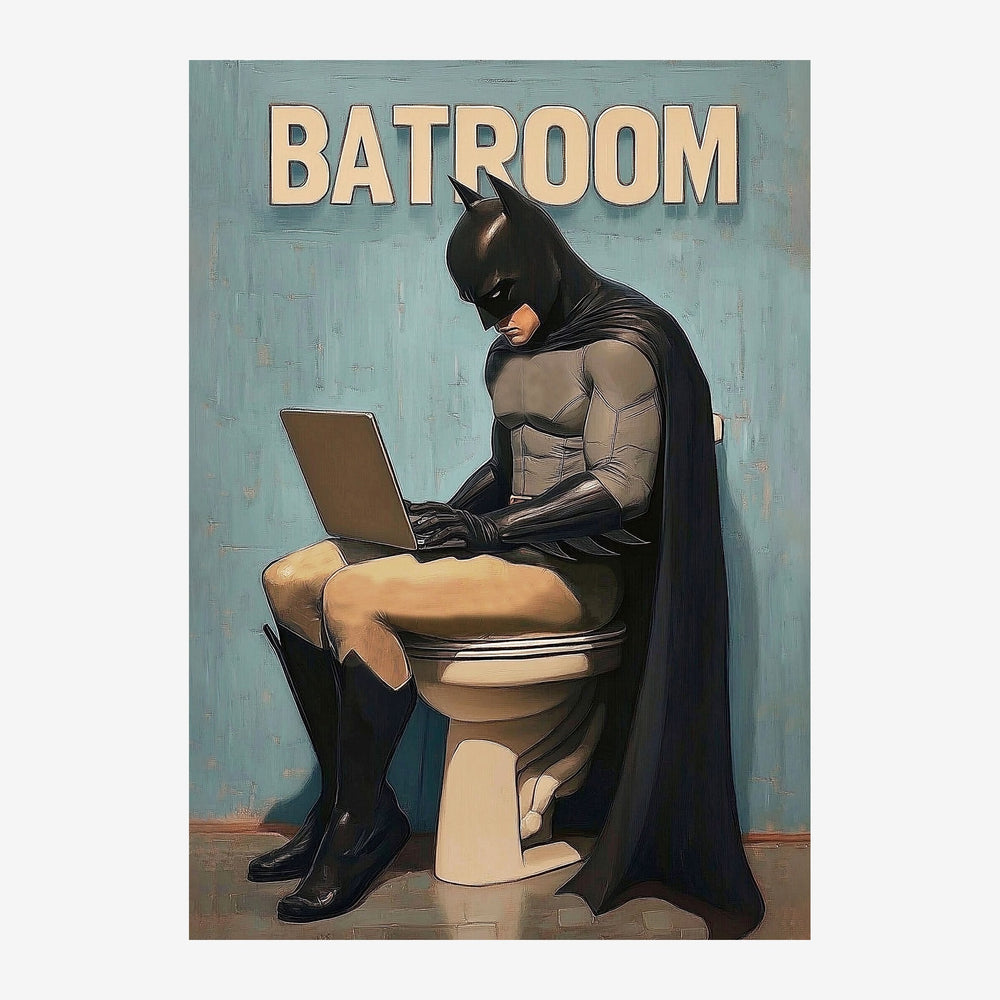 Un personnage masqué en costume noir assis sur des toilettes, tapant sur un ordinateur portable, sur fond bleu délavé avec.