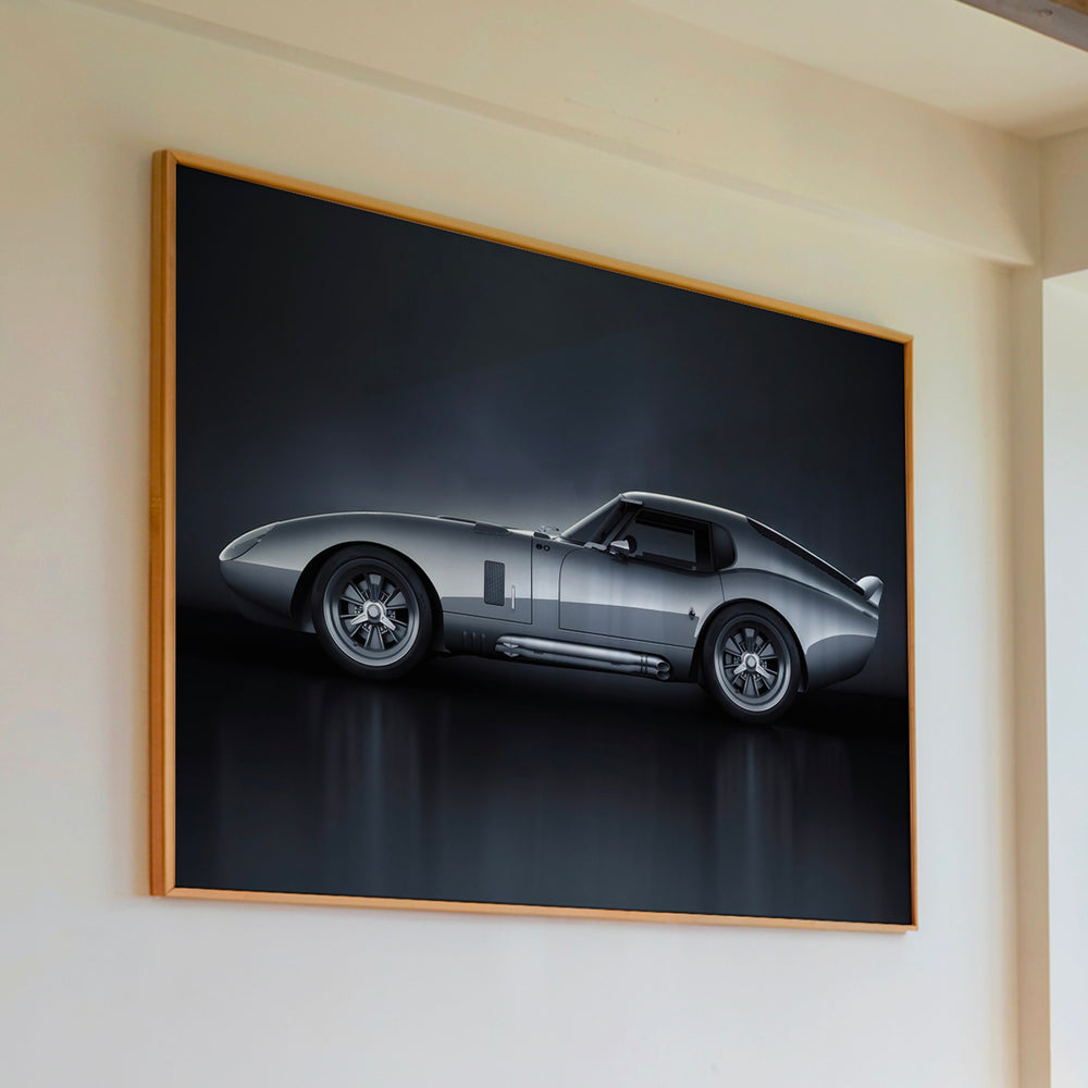 Le tableau accroché en situation dans un intérieur meublé.