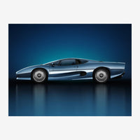 Illustration d'une voiture sport argentée aux formes épurées, présentée en profil sur un dégradé bleu nuit.
