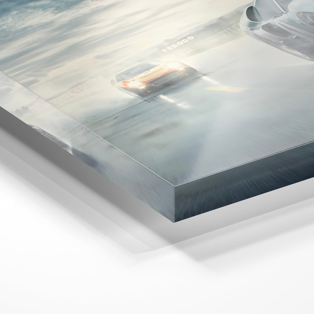 Gros plan de la matière : le tirage sous verre acrylique, tranche transparente visible.