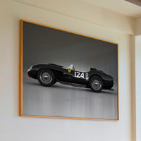 Le tableau accroché en situation dans un intérieur meublé.