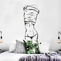 Sticker Mural Femme en Mouvement - Style Sensuel et Artistique