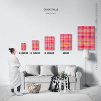Guide des tailles : le tirage présenté dans ses 5 formats de vente, à l'échelle réelle sur un mur de salon, avec une règle en centimètres.
