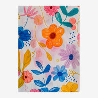 Illustration de fleurs multicolores peintes à l'aquarelle sur fond clair, avec des pétales arrondis et des tiges courbes.