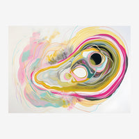 Composition abstraite avec des lignes colorées formant une forme oculaire stylisée, dominée par le rose, le jaune et le.