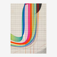 Composition abstraite géométrique avec des courbes colorées arc-en-ciel s'enroulant sur un quadrillage beige et gris.