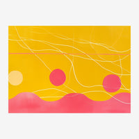 Composition abstraite horizontale présentant des formes géométriques — cercles rose et beige, ondulations — sur un fond.