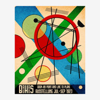 Affiche abstraite géométrique avec cercles rouges et jaunes, triangles bleus et verts, traits noirs sur fond beige clair.