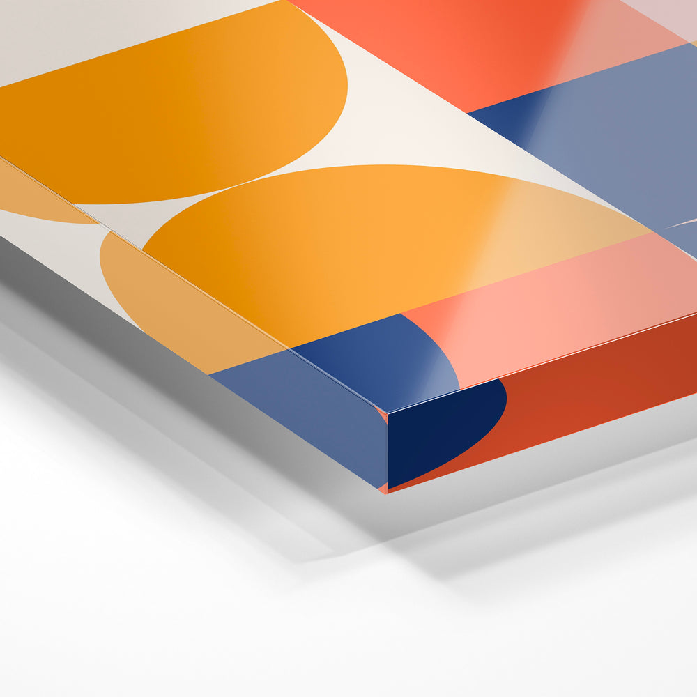 Gros plan de la matière : le tirage sous verre acrylique, tranche transparente visible.