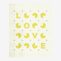 Affiche graphique montrant le texte « Look Look Love » composé de formes géométriques jaunes et points colorés sur fond.