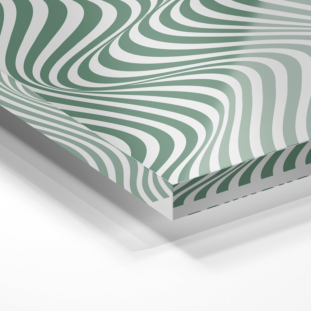 Gros plan de la matière : le tirage sous verre acrylique, tranche transparente visible.