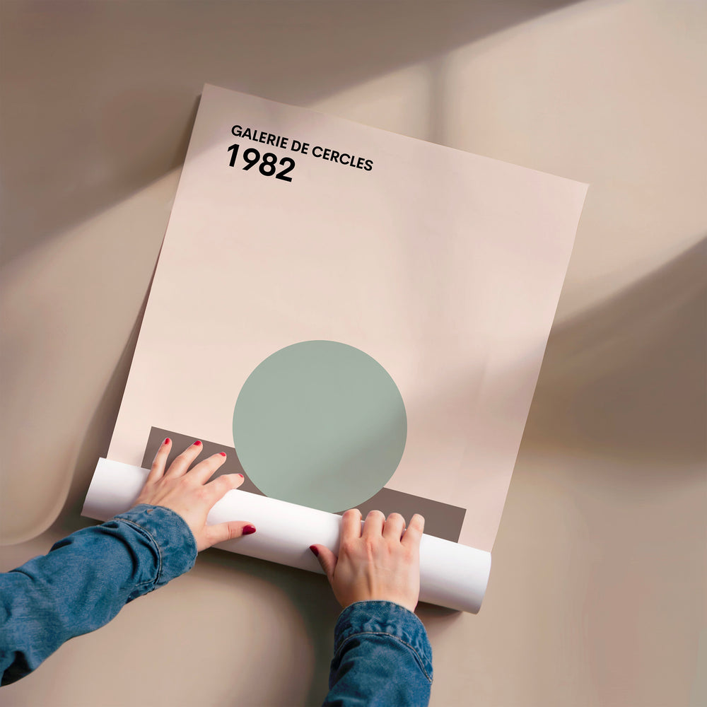 L'impression présentée en poster, sans encadrement, sur un mur neutre.