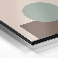 Gros plan de la matière : le tirage contrecollé sur aluminium Dibond mat, tranche visible.
