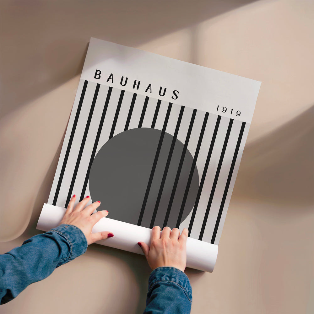 L'impression présentée en poster, sans encadrement, sur un mur neutre.