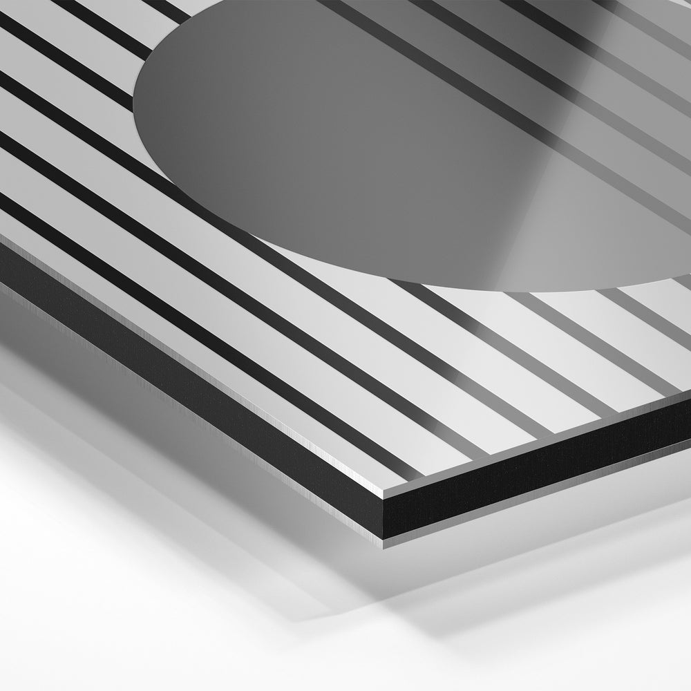 Gros plan du relief : la surépaisseur d'encre en lumière rasante sur aluminium Dibond.