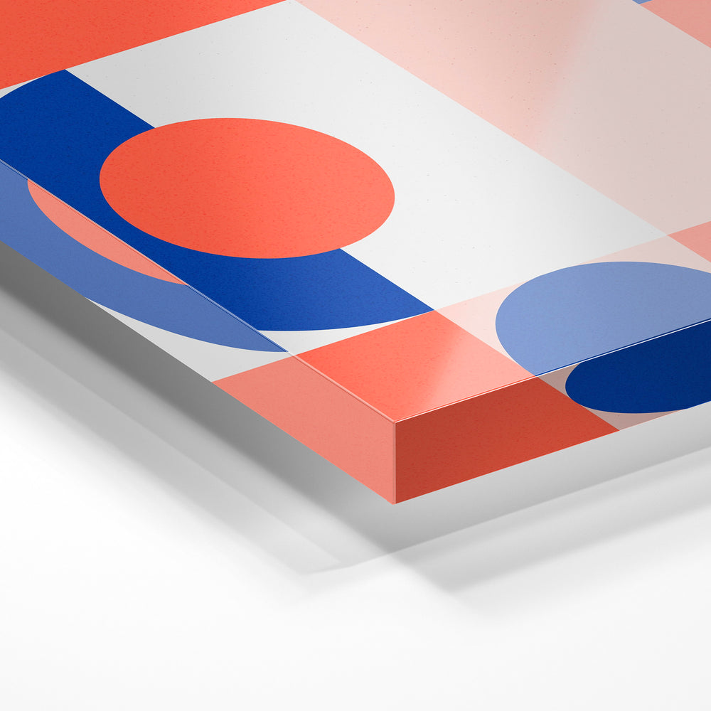 Gros plan de la matière : le tirage sous verre acrylique, tranche transparente visible.
