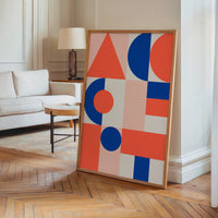 Le tableau accroché en situation dans un intérieur meublé.