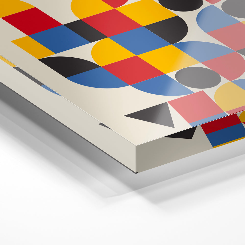 Gros plan de la matière : le tirage sous verre acrylique, tranche transparente visible.