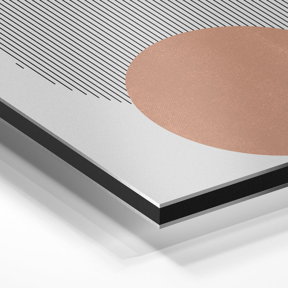 Gros plan de la matière : le tirage contrecollé sur aluminium Dibond mat, tranche visible.