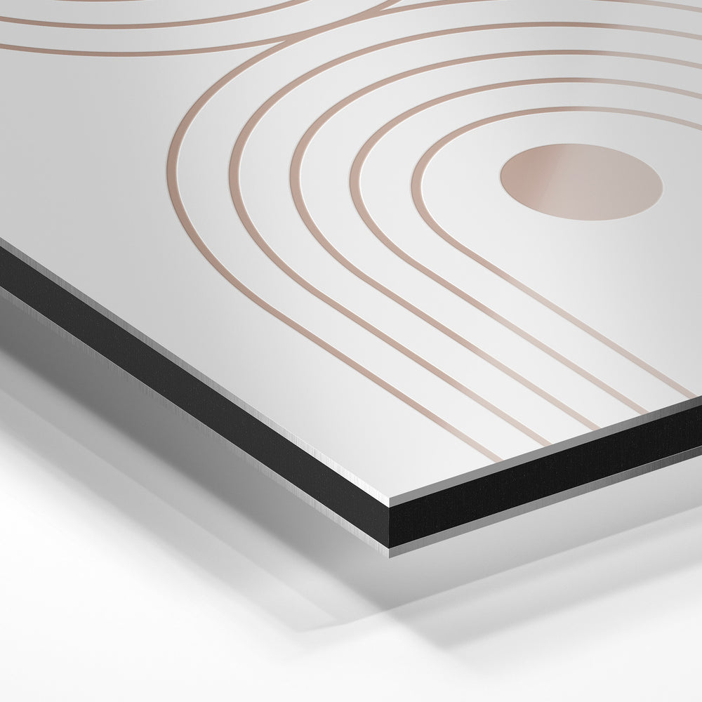 Gros plan du relief : la surépaisseur d'encre en lumière rasante sur aluminium Dibond.